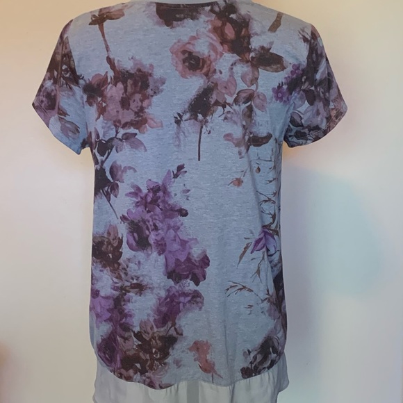 Gorgeous floral petite top-New without tag! - Picture 3 of 3